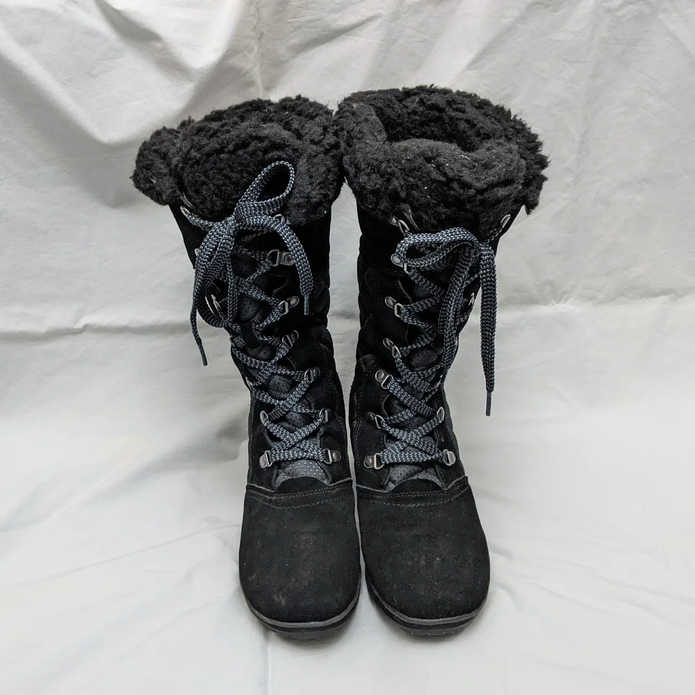 BearPaw Women's Insulated Quilted Winter Boots Size 9